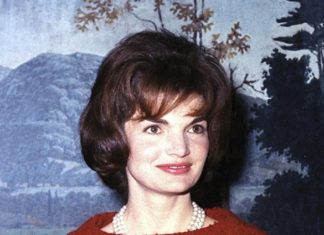 Amal Clooney Shows How Jackie Kennedy Would Dress Today