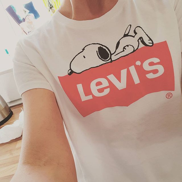 levis snoopy tshirt