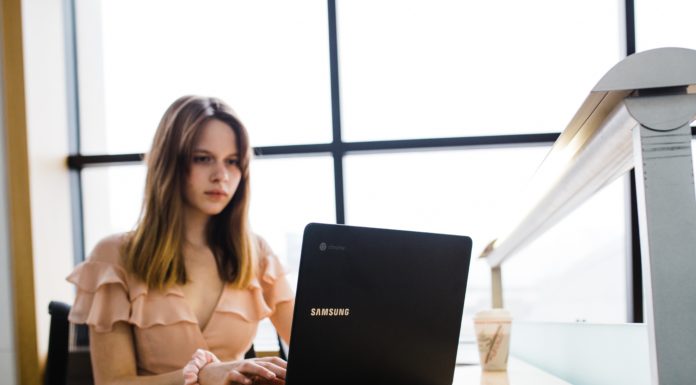 3 Simple Ways to Overcome the Tricky Dress Code in the Office this Summer