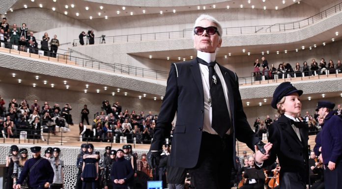 Karl Lagerfeld’s Final Chanel Show Brought Everyone To Tears