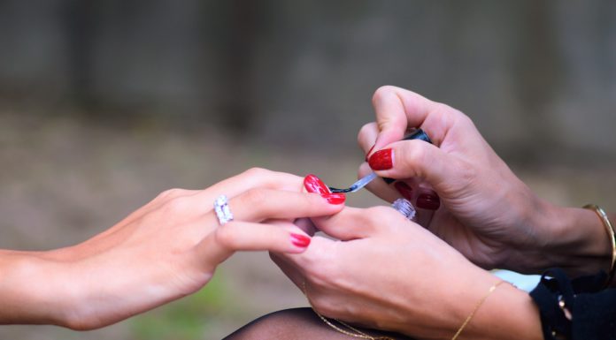 You Can’t Go Wrong With Red Nails