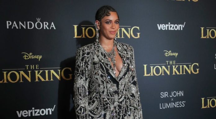 Instagram is Going Crazy For “The Lion King” Inspired Nails