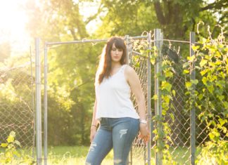 How to Choose the Perfect Plus-Size Jeans