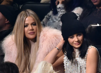Even While Doing Their Make-Up Drunk, Kylie and Khloé Look Fab!