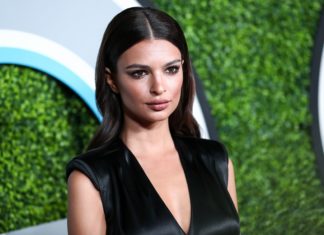 We’re in Love with Emily Ratajkowski’s Dog-Walking Style