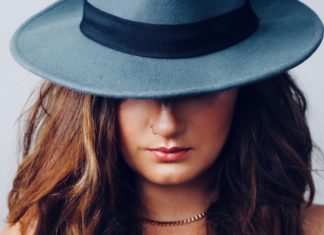 These Colors Go Great With Gold Jewelry