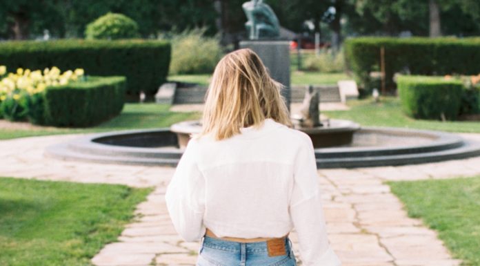 Simple Fall Outfits With Your Favorite Jeans