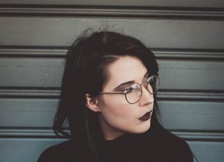 How to Pull Off Black Lipstick This Fall