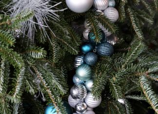 5 Trees That Took The “Blue Christmas” Trend to a Whole New Level