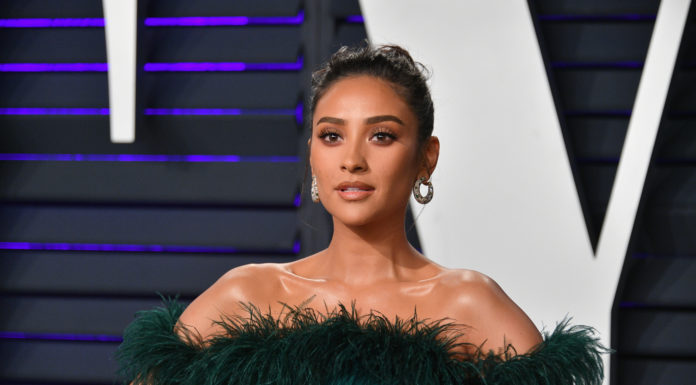 Best Accessorizing Ideas From Shay Mitchell’s Instagram