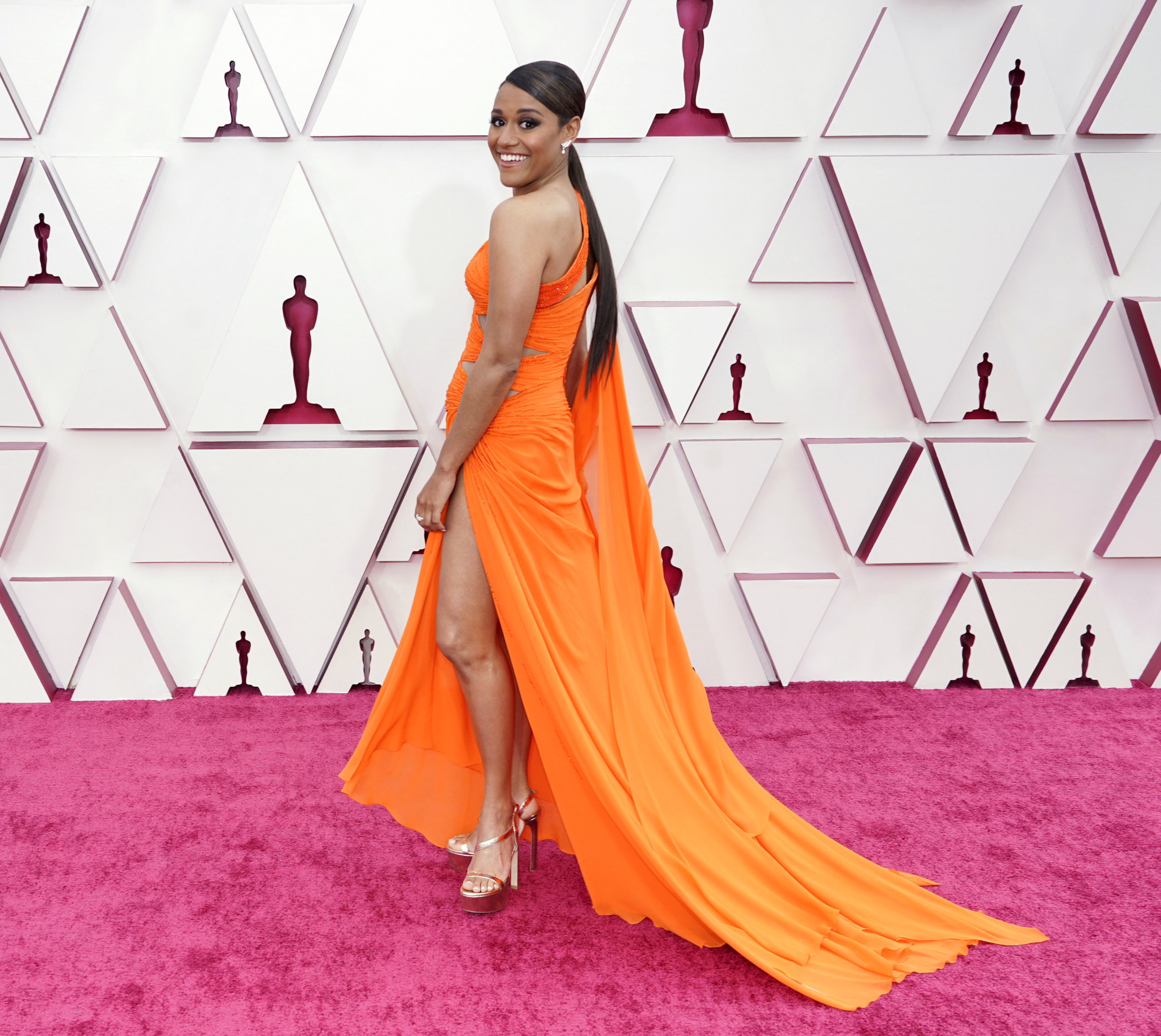 Orange Dresses Are Ruling Carpet This Spring - Our Fashion Trends