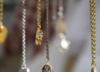 How to Mix Old and New Jewelry Pieces for a Stunning Look jewelry