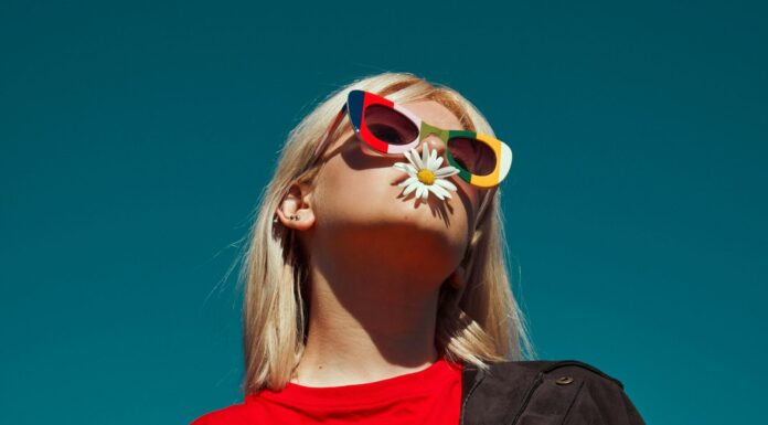 3 Gen-Z Style Trends to Watch Oversized outfit