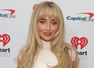 How to Recreate Sabrina Carpenter’s Doll Face Blush Look Sabrina Carpenter at the 2023 Z100's iHeartRadio Jingle Ball in 2023