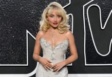 Sabrina Carpenter Launches New Fragrance “Me Espresso” Sabrina Carpenter at the 2024 MTV Video Music Awards in Sep 2024